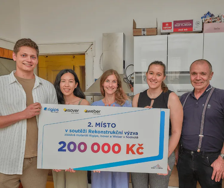 Pár stavebních inženýrů rozdělil byt 3+kk na Žižkově na dva